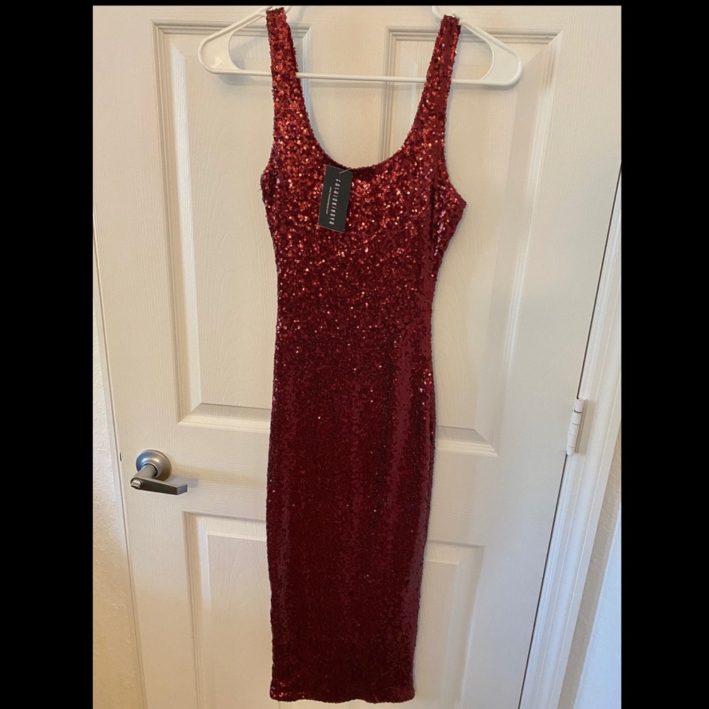 XS * NEW * Fashion Nova Midi Burgundy Sequin Dress
